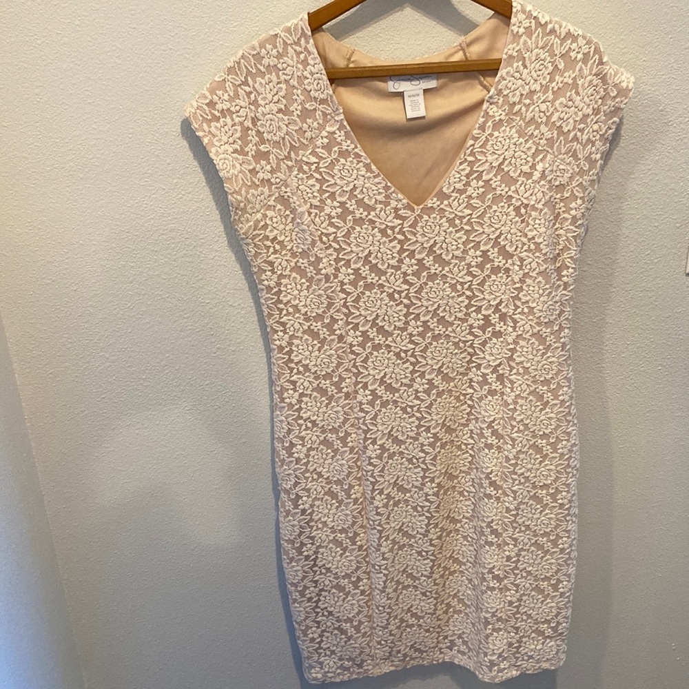 White lace maternity dress